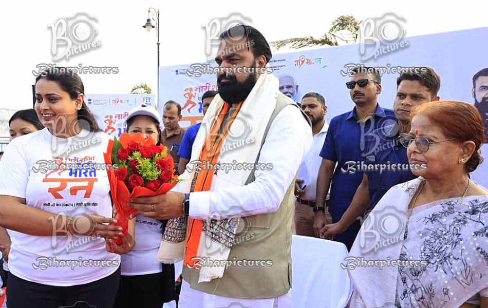 Bihar chief minister Samrat Choudhary flags off a “Fun Run” along with Sports and IT Minister Shreyasi Singh and Mayor Seeta Sahu at the railway bridge (Ganga Ghat) on JP Ganga Path under the Nari Shakti Vandan Abhiyan. Highlighting women’s empowerment, references were made to Narendra Modi’s initiative to ensure 33% reservation for women in legislatures and Nitish Kumar’s efforts to expand rights and participation for women. A large number of women participated enthusiastically in the event.